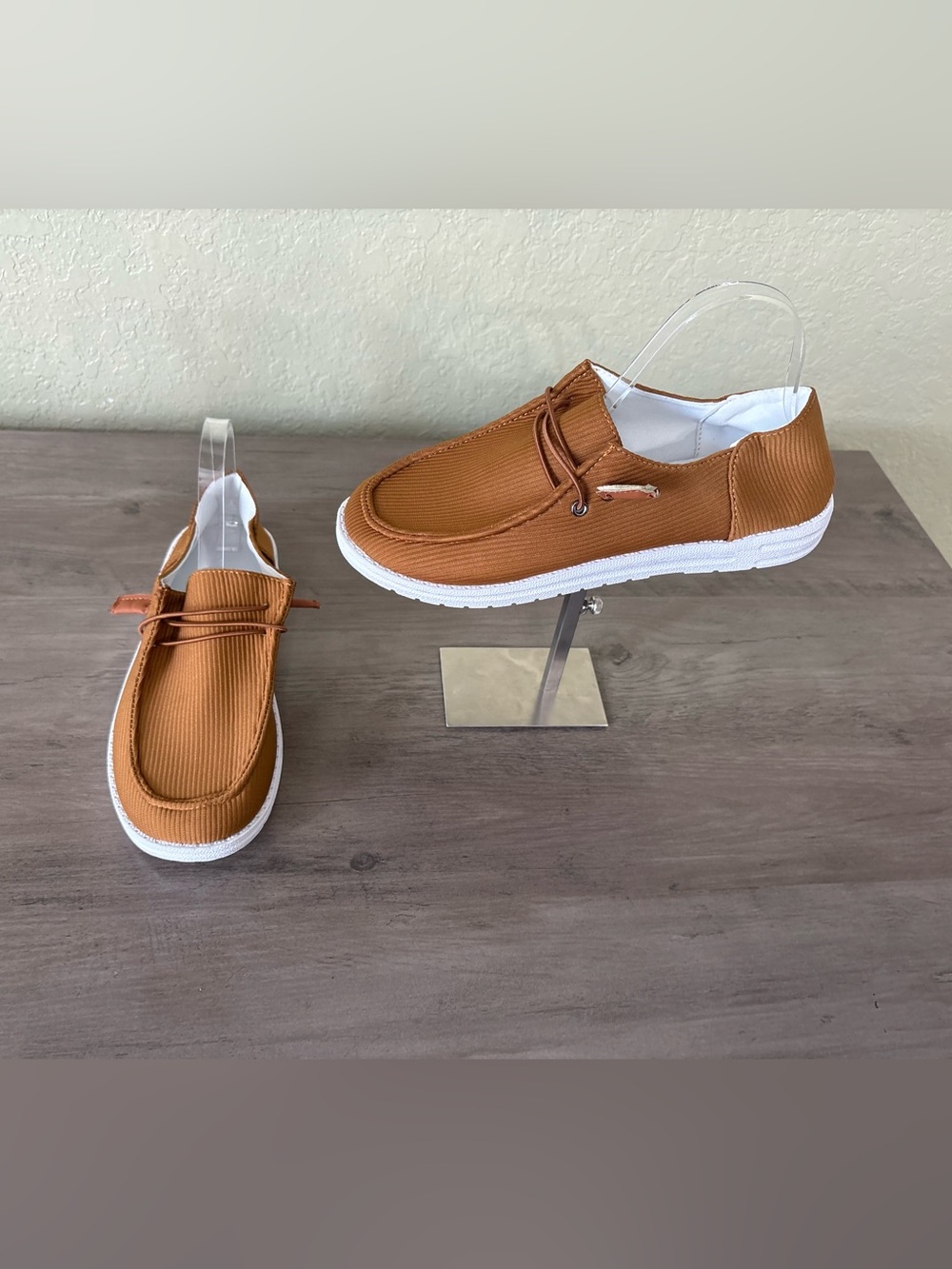 Men’s Tan Casual Slip-On Loafers EU 41 US 8 Lightweight Comfort Shoes NWOT